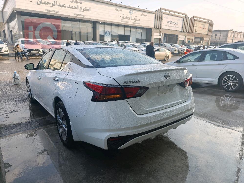 نيسان ألتيما